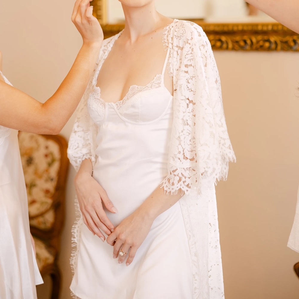 Superdown - Elegant White Lace Trim Chemise